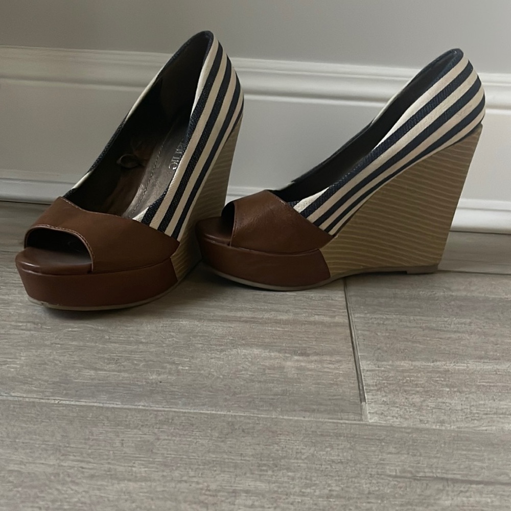 Navy wedges
